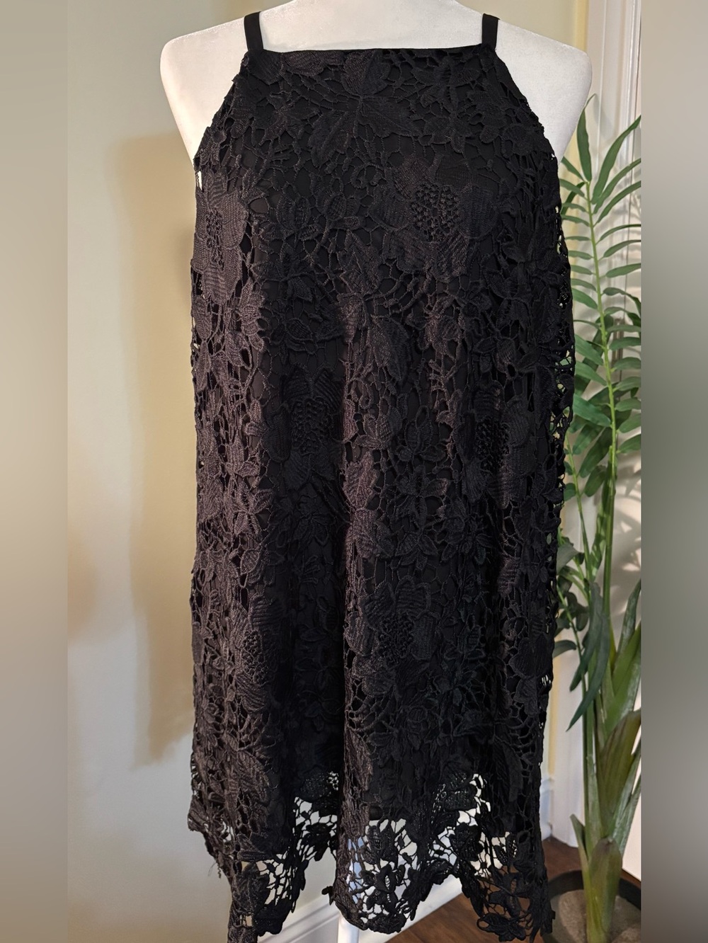 Black Lace Sleeveless Tunic